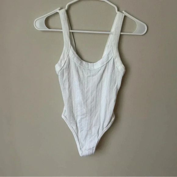 NWT Urban Outfitters Out From Under White Ribbed Sleeveless Bodysuit Size XS - Picture 1 of 5